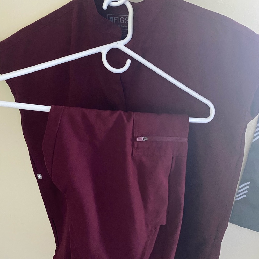 Figs scrubs set burgundy